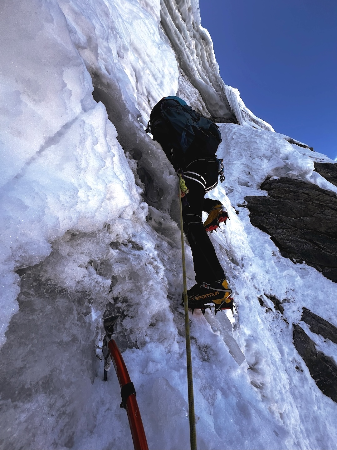 Dead-end attempt to climb out on the right side of the serac blocking the right variant on Con Mucha Lechuga. 