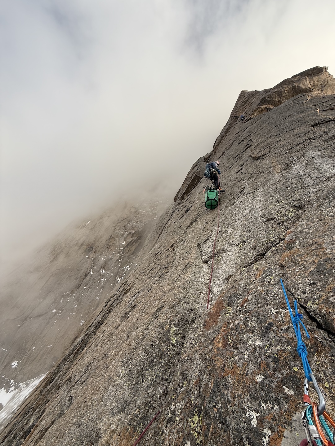 Descent in fog along the Northwest Ridge, fifth day.  