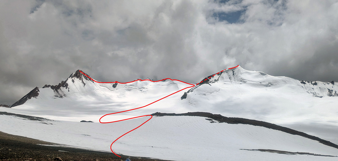 The cirque at the head of the Mantang Glacier and the route followed in 2025. The two New Zealand climbers stopped 15 meters below the top of the final peak on the left due to very crumbly rock. 