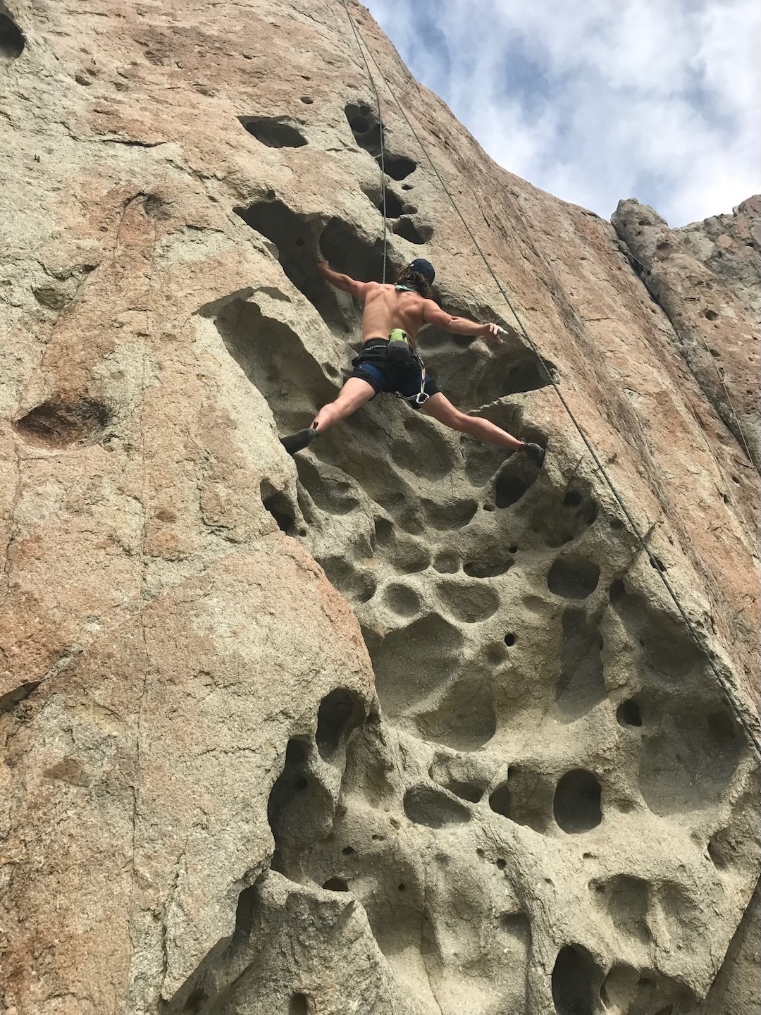 From this view, we can see the variable quality of the rock. While secluded, Mountain Project states, “White Rocks is more of a shooting range than a climbing area.” 